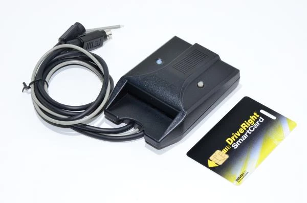 Davis instruments DriveRight 8105 ajoneuvoon asennettava älykortin lukija ja DriveRight älykortti