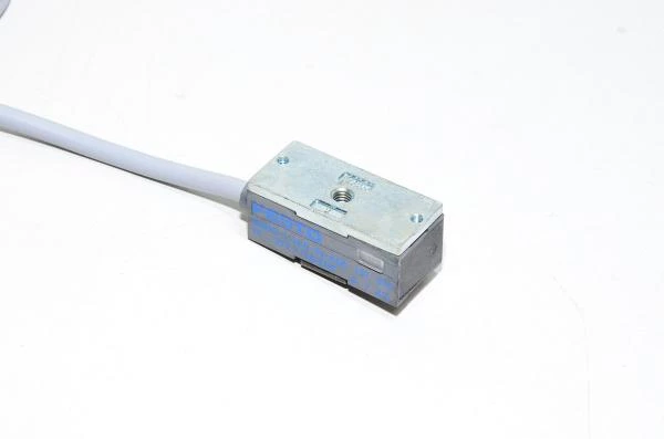 Festo SMEO-1-LED-24-K5-B 151672 magnetic proximity sensor *new*