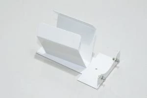 170x93x95x1mm valkoinen metallinen asennuskiinnike 2x 4mm reijillä *uusi*