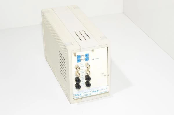 PCB 441A42 chassis with PCB442B104 4-channel sensor signal conditioning module