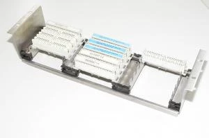 Syvennetty 19" 3U räkkiasennettava kehikko 15 Krone tyyppiselle liitin moduulille