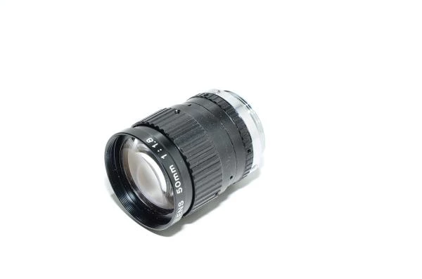 TV lens 50mm 1:1.8 CS-kiinnityksellä oleva objektiivi 50mm F1.8-16 / suljettu