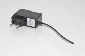 230VAC AC Adaptor HK-008C ulostulo 9VDC 0,5A, hakkuri, tynkä malli