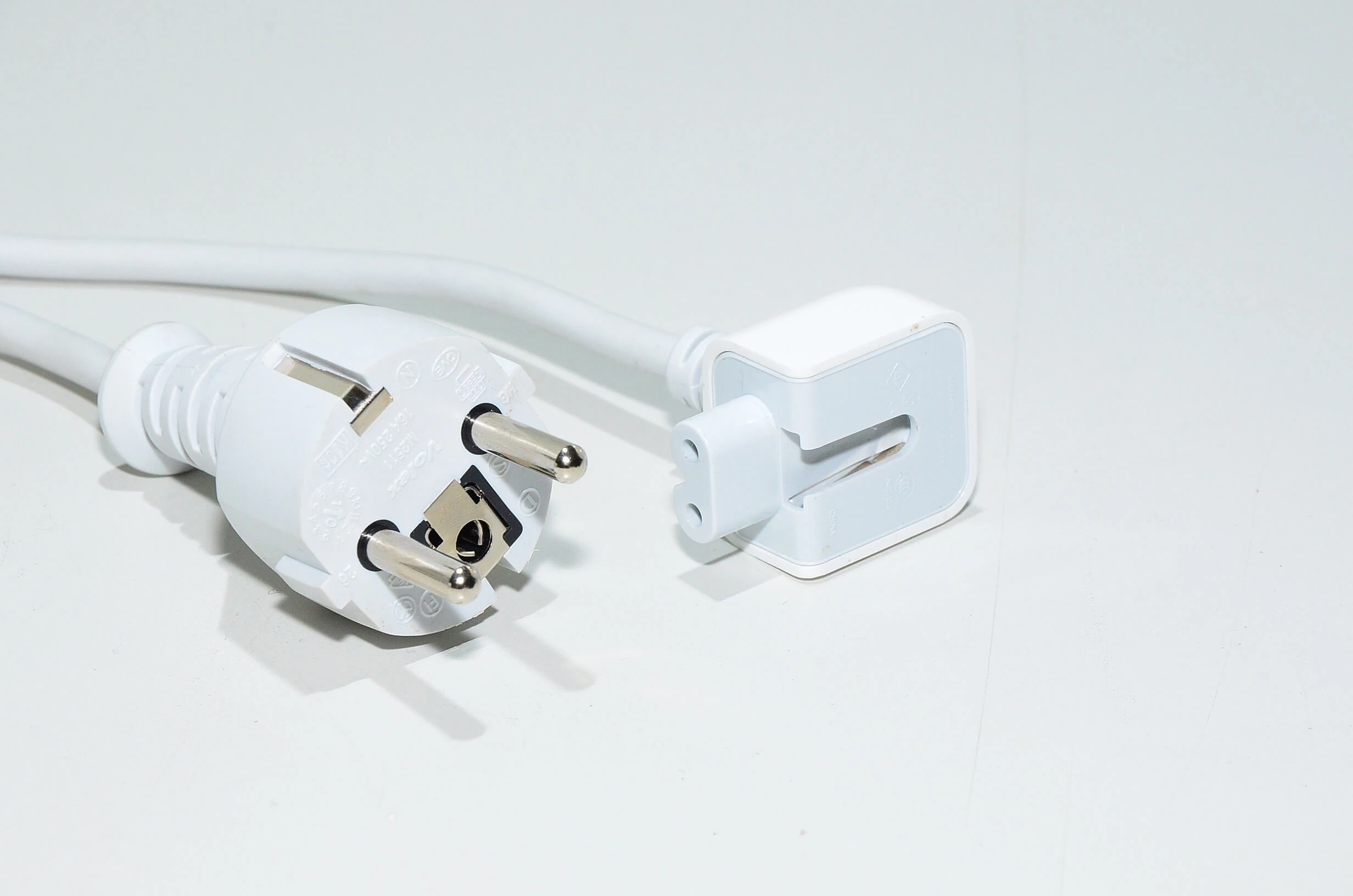 Apple duck head Volex APC70 power connector cable for Apple MagSafe power  supplies *new*