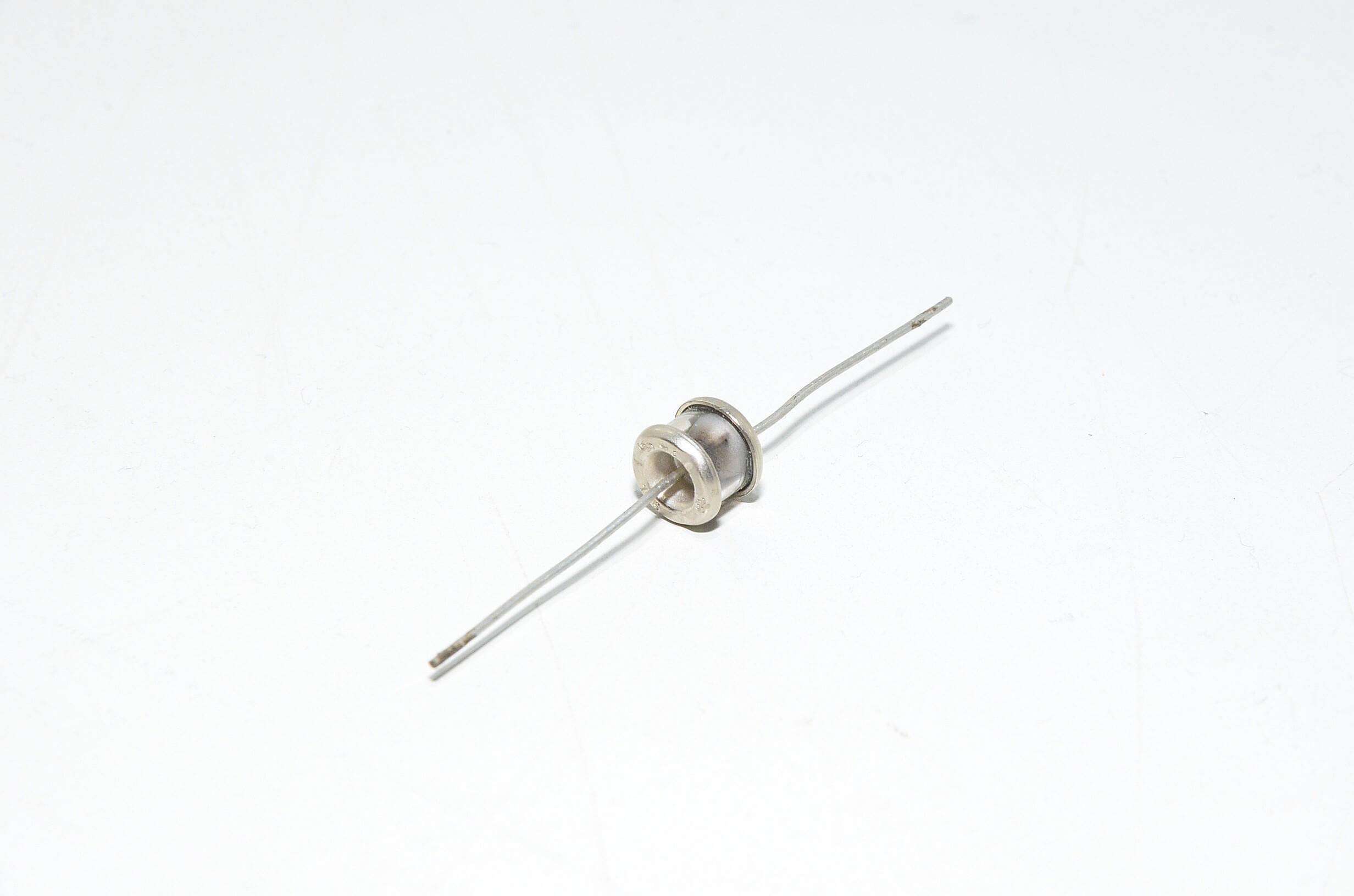 145V axial GDT (gas discharge tube) overvoltage protector with 28mm