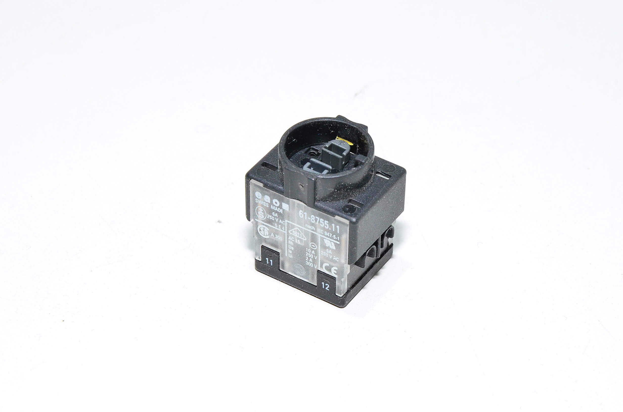 eao series 61 compact 16mm modular switch series contact 618755.11
