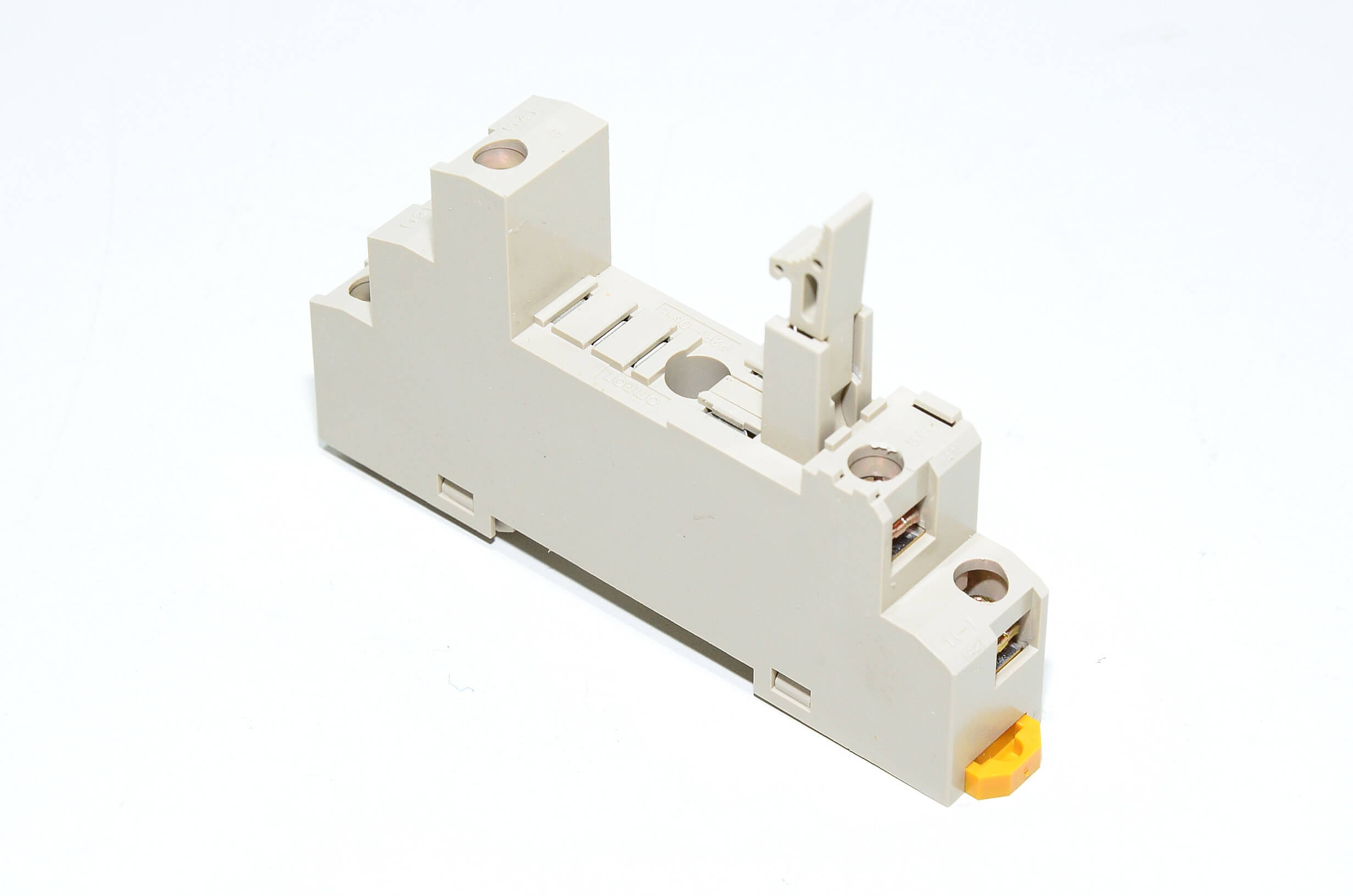 Omron P2RF05E relay socket DIN rail rail mount for G2R / G3R relays