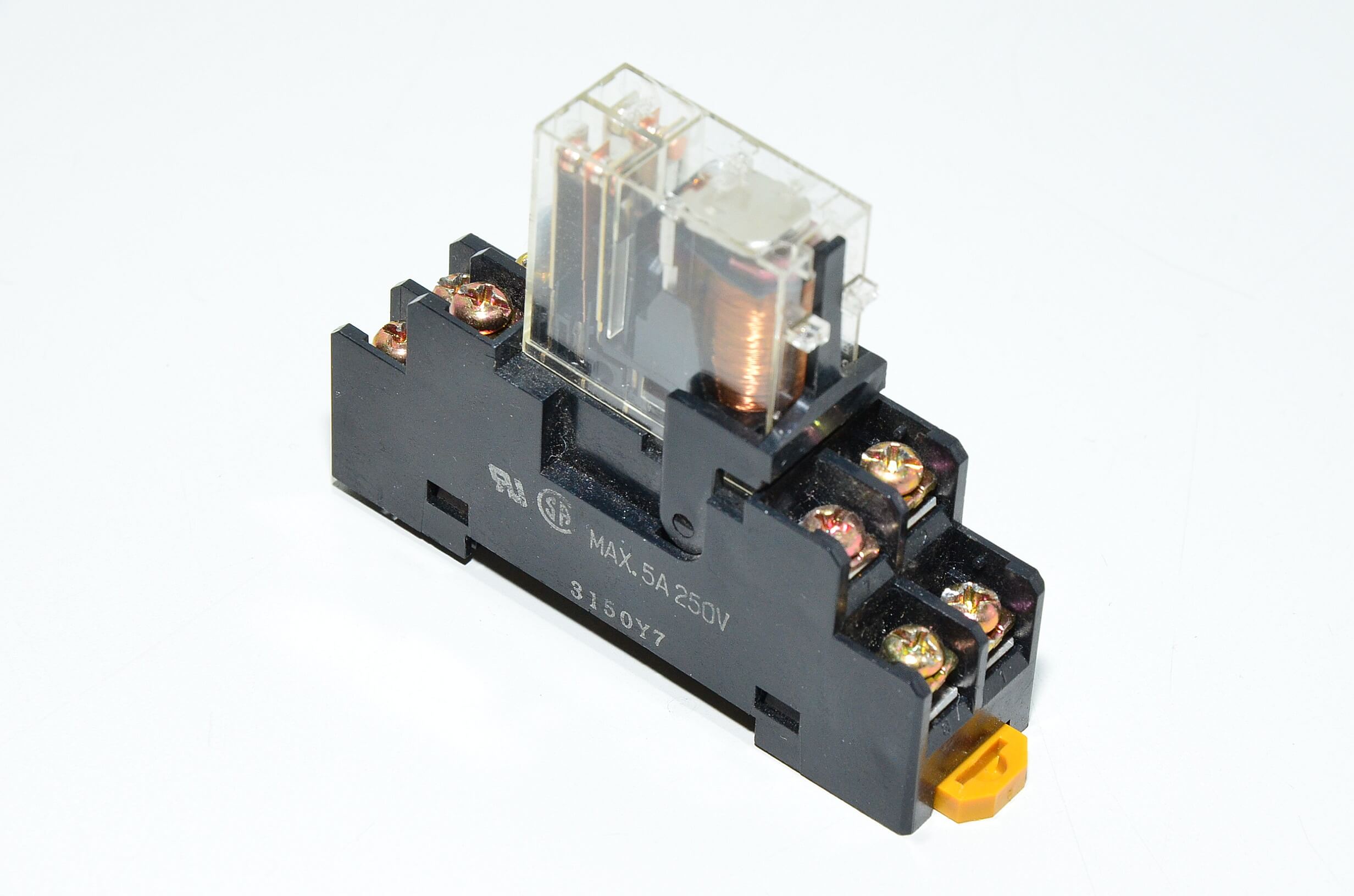 Relè Industriale Omron G2R-2-SNI-DC24(S) – DPDT 5A 24V Con LED E Pulsante Test, Plug-in