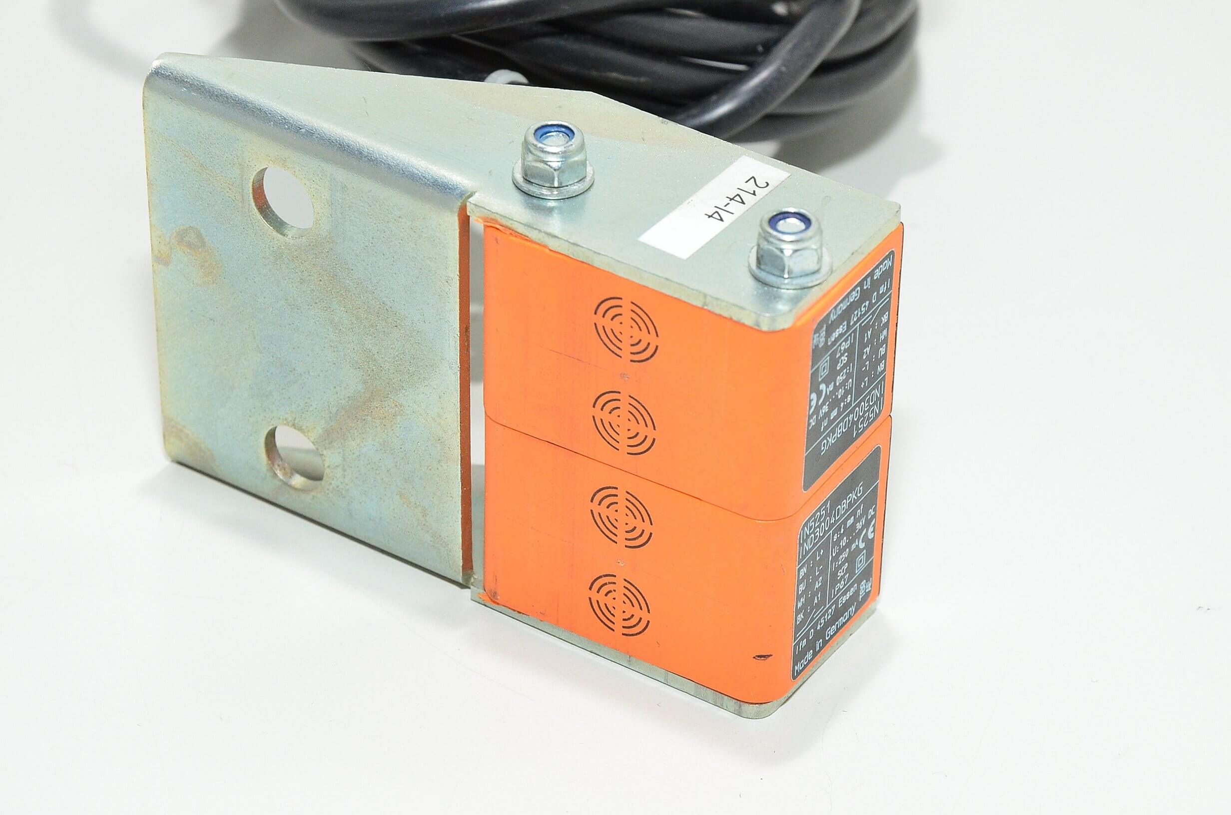 IFM IN5251 inductive sensor mounting bracket for 2x sensors