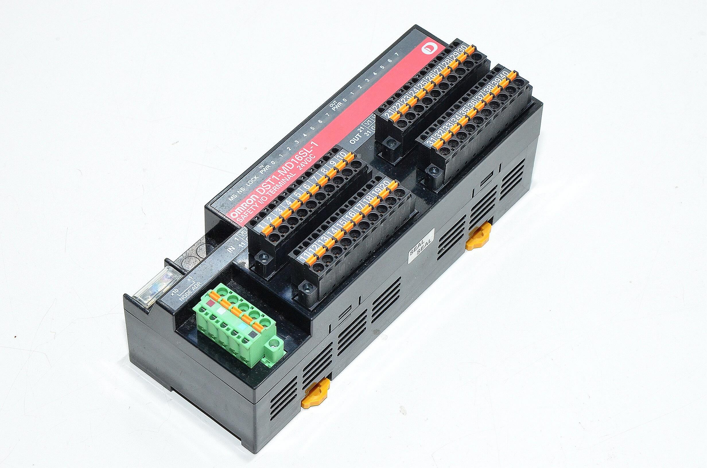 オムロン(omron) セーフティI/Oターミナル DST1-MD16SL-1 Omron DST1-MD16SL-1 safety I/O terminal *new*