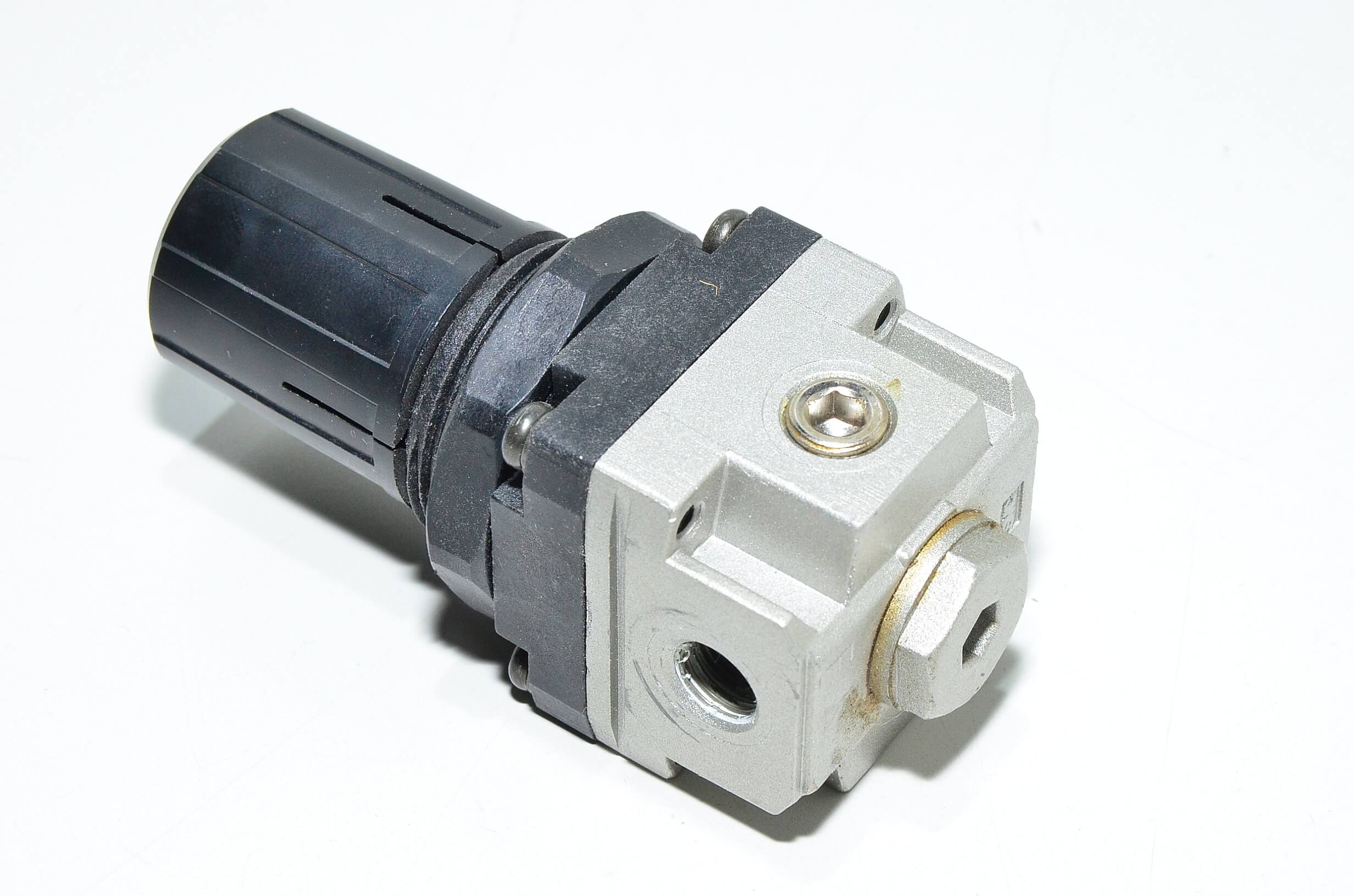 SMC EAR2000F01 compressed air regulator unit