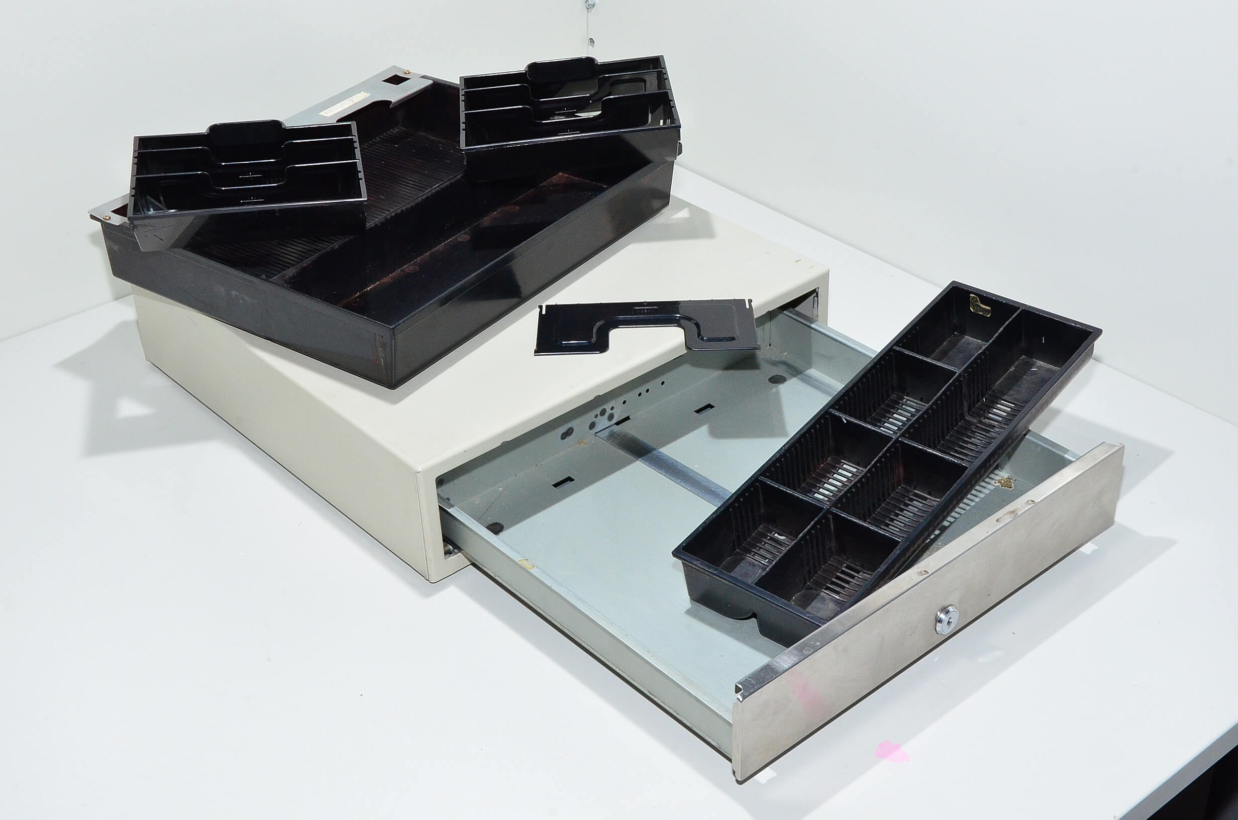 International Cash Drawer IDC SS103/3S423 white solenoid operated