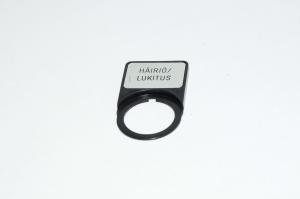 Merkkikilpi, musta, vaihdettavalla kilvellä, 30x50mm suorakulmainen, 22mm kytkimelle / merkkilampuille "HÄIRIÖ / LUKITUS"