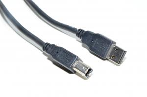 USB A-B kaapeli musta ilman ferriittejä 1.7m *uusi*