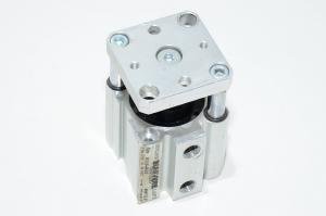 Univer nr 50 W1100400010 kaksitoiminen lyhytiskusylinteri johteilla