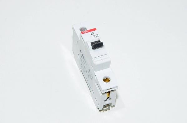 4A 1-vaihe C-tyypin automaattisulake / johdonsuojakatkaisija ABB S261 C4 230VAC / 400VAC