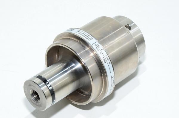 Rinco Ultrasonics 1:2.5 TI 1849 musta titaaninen 20kHz boosterivahvistin olakkeella ultraäänihitsauslaitteistolle