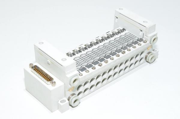 SMC VV5Q11-12FU0-Q F-kit D-sub top, 12x venttiiliasemapaikkaa, VQ1000 sarjan magneettiventtiiliryhmän runkoyksikkö