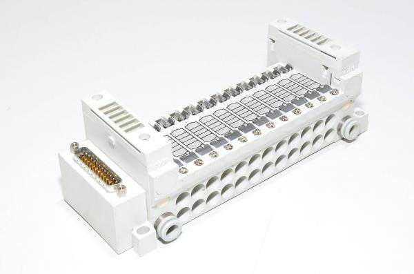 SMC VV5Q11-12FU0-S-Q F-kit D-sub top, internal silencers, 12x valve station slots, VQ1000 series magnetic valve manifold unit