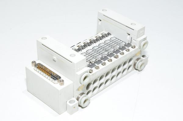 SMC VV5Q11-08FU0-Q F-kit D-sub top, 8x venttiiliasemapaikkaa, VQ1000 sarjan magneettiventtiiliryhmän runkoyksikkö