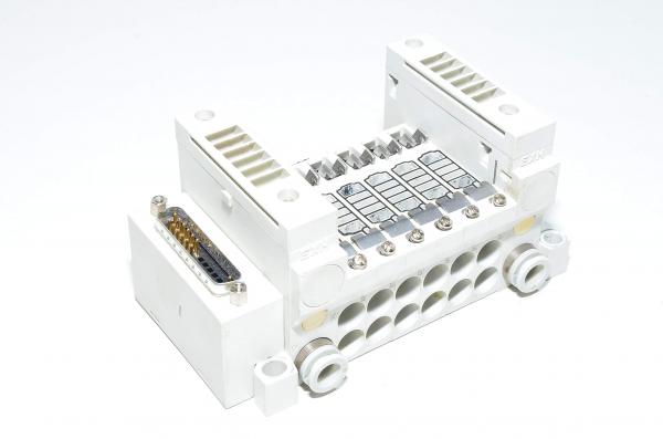 SMC VV5Q11-06FU0-S-Q F-kit D-sub top, sisäiset äänenvaimentimet, 6x venttiiliasemapaikkaa, VQ1000 sarjan magneettiventtiiliryhmän runkoyksikkö