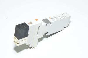 SMC VQ1100-5 5/2 +24VDC soleidiventtiiliasema metalliitiivisteellä jossa 2 asentoa (suuntaventtiili) VQ1000 sarjan magneettiventtiiliryhmään