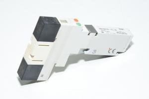 SMC VQ1301N-5-Q 5/3 -24VDC soleidiventtiiliasema kumitiivisteellä jossa 3 asentoa (keskiasento kiinni) VQ1000 sarjan magneettiventtiiliryhmään