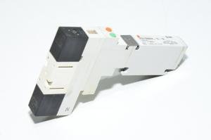 SMC VQ1300N-5-Q 5/3 -24VDC soleidiventtiiliasema metallitiivisteellä jossa 3 asentoa (keskiasento kiinni) VQ1000 sarjan magneettiventtiiliryhmään