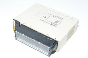 Omron Sysmac C200H-OD21A ulostuloyksikkö jossa 16x syöttävää transistorilähtöä 24VDC 1A