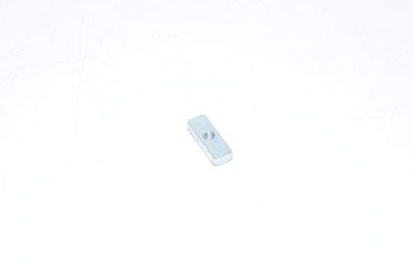 M4 suorakulmainen mutteri T-uraan 20x7x4mm