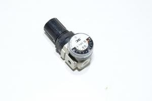 SMC AR1000-M5 + G27-10-R1 compressed air regulator unit with pressure meter