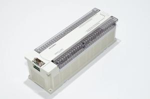 Mitsubishi Melsec FX2N-80MT-ESS/UL ohjelmoitava ohain, CPU yksikkö jossa 40x syöttävää transistorilähtöä 24VDC ja 40x maadoittavaa 24VDC sisääntulolla