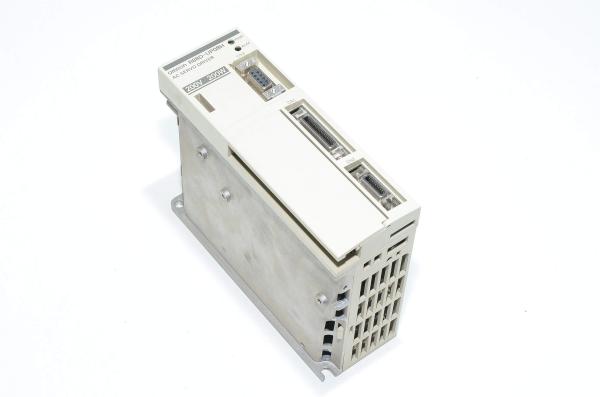 Omron Omnuc R88D-UP08H AC servomoottoriohjain, sisääntulo 200-230VAC ulostulo 3~ 0-200VAC 2,8A 200W