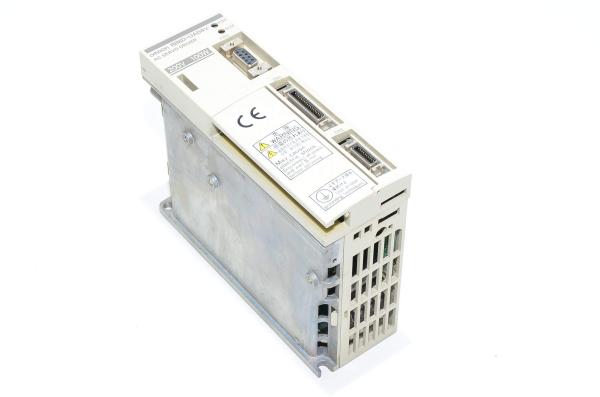 Omron Omnuc R88D-UP04V AC servomoottoriohjain, sisääntulo 200-230VAC ulostulo 3~ 0-200VAC 1,2A 100W