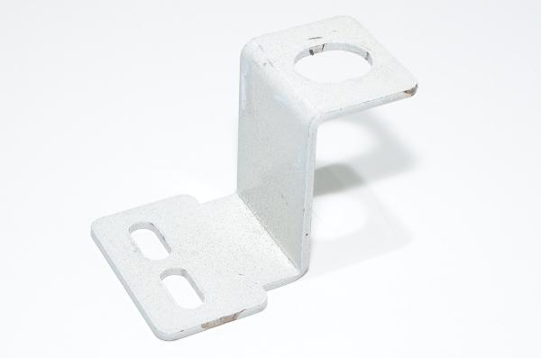 Teräksinen asennuskisko jossa 2x 8.8x19.8mm, 1x 19.9x24.7mm reiät
