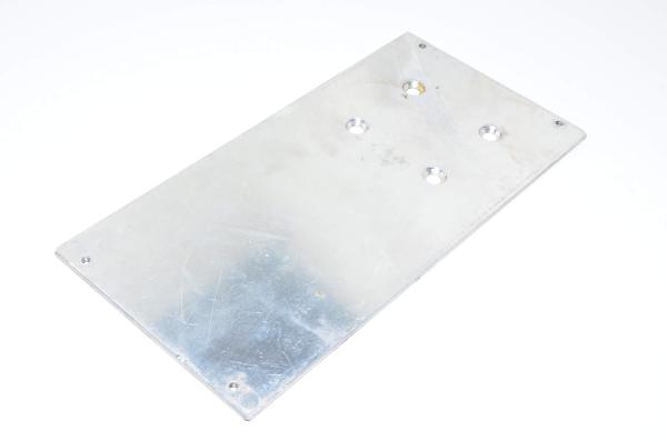 Alumiininen kytkinpaneeli 240x120x3mm jossa 4x upotettua 7mm ja 4x M4 reiät