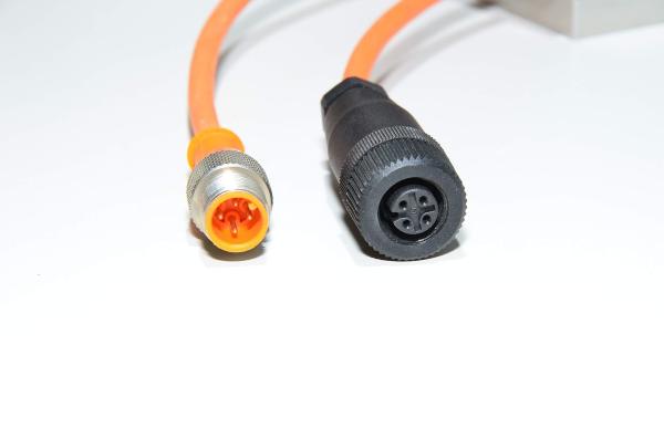 Anturikaapeli IFM E70032 jossa valettu muovinen suora A-koodattu suojaamaton 4-pin uros M12 + Binder 713-sarja 99-0430-10-04 4pin naaras M12 anturiliittimet