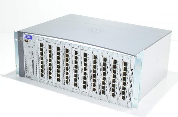 HP ProCurve 4000M J4121A hallittava verkkokytkin + 10x J4111A Procurve switch 10/100base-T moduuli (yht 80x LAN porttia) + 1x J4119A virtalähde