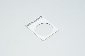 Merkkikilpi, valkokeltainen, 30x40mm suorakulmainen, 22mm kytkimelle / merkkilampuille "NORM.-HUOLTO"