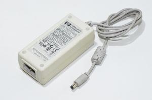 16VDC 1,3A 20W ulostulo, 100-240VAC 1A sisääntulo HP C4395-61210 hakkurivirtalähde, 5,5x2,1mm DC plugi