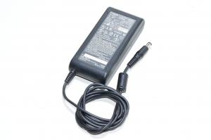 16VDC 2A 32W ulostulo, 100-240VAC 0,65-0,34A sisääntulo Canon K30203 hakkurivirtalähde, 6,5x4,5mm DC plugi keskipiikillä
