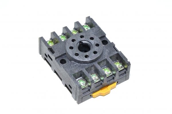 8-pin octal base circular relay socket IEC 60067 Omron PF083A for DIN rail