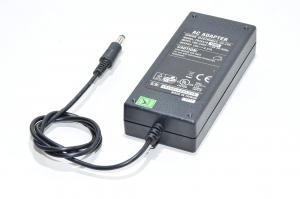 19VDC 2,37A 45W ulostulo, 100-240VAC 1,5A sisääntulo Cincon Electronics TR45A19 12A01 hakkurivirtalähde, 5,5x2,1-2,5mm DC plugi