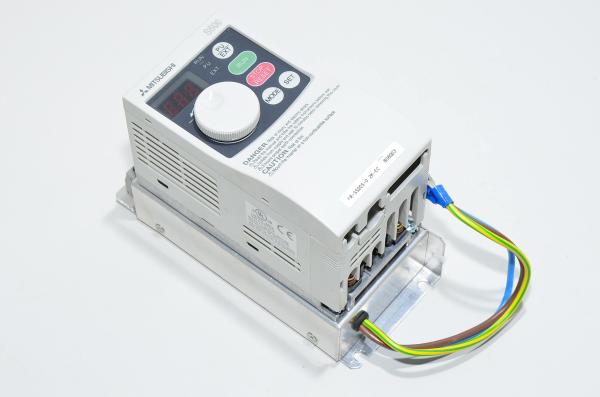 Mitsubishi FR-S520S-0.2K-EC taajuusmuuttaja, sisääntulo 200-240VAC 4A ulostulo 3~ 200-240VAC 1.4A 0.5-120Hz 200W