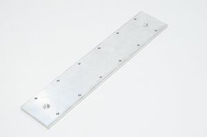 Alumiininen asennuslevy 304x60x6mm 12x M4x0.7 ja 2x 4,75mm reijillä, soveltuu 6x puolijohdereleelle