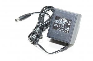 12VDC 0,5A 6W ulostulo, 230VAC sisääntulo DVE DV-1250UP muuntaja virtalähde, 5,5x2,1mm DC plugi