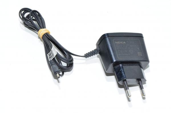 5VDC 0,35A 1,3W output, 100-240VAC 0,06A input Nokia AC-3E switching mode power supply, 2x0,6mm DC plug