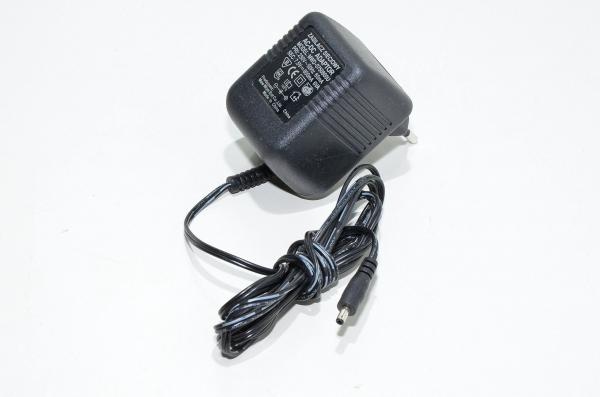 7,5VDC 0,8A 6W ulostulo, 230VAC 0,065A sisääntulo Maw Woei MWD-0750800U muuntaja virtalähde, 3,5x1,3mm DC plugi