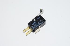 Omron V-156-1C5 mikrokytkin saranoidulla rullavivulla 1x vaihtokärkikoskettimet (SPDT) 15A 125VAC / 250VAC *uusi*