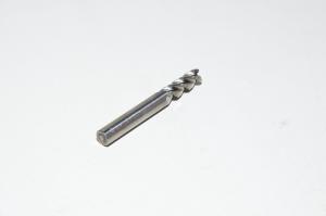6x18x6x50mm-17°/45°-3T 6mm, 3-leikkuinen, 6mm varsi, 45° kirteen nousukulma, 17° etukulma,  päällystämätön sintrattu täyskarbidi poraava tappijyrsinterä 50mm kokonaispituudella *uusi*